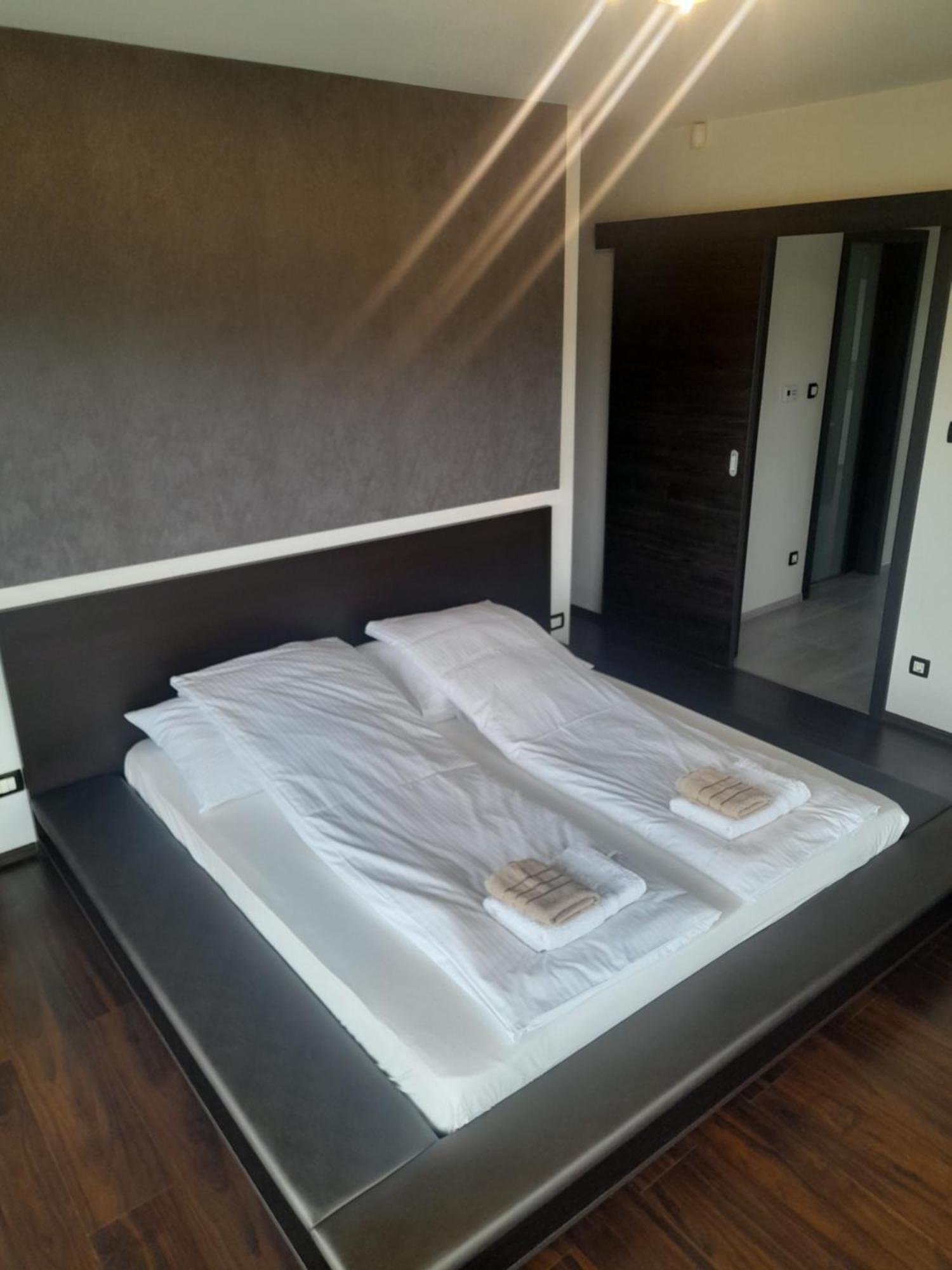Private Family Villa Budaors Ngoại thất bức ảnh