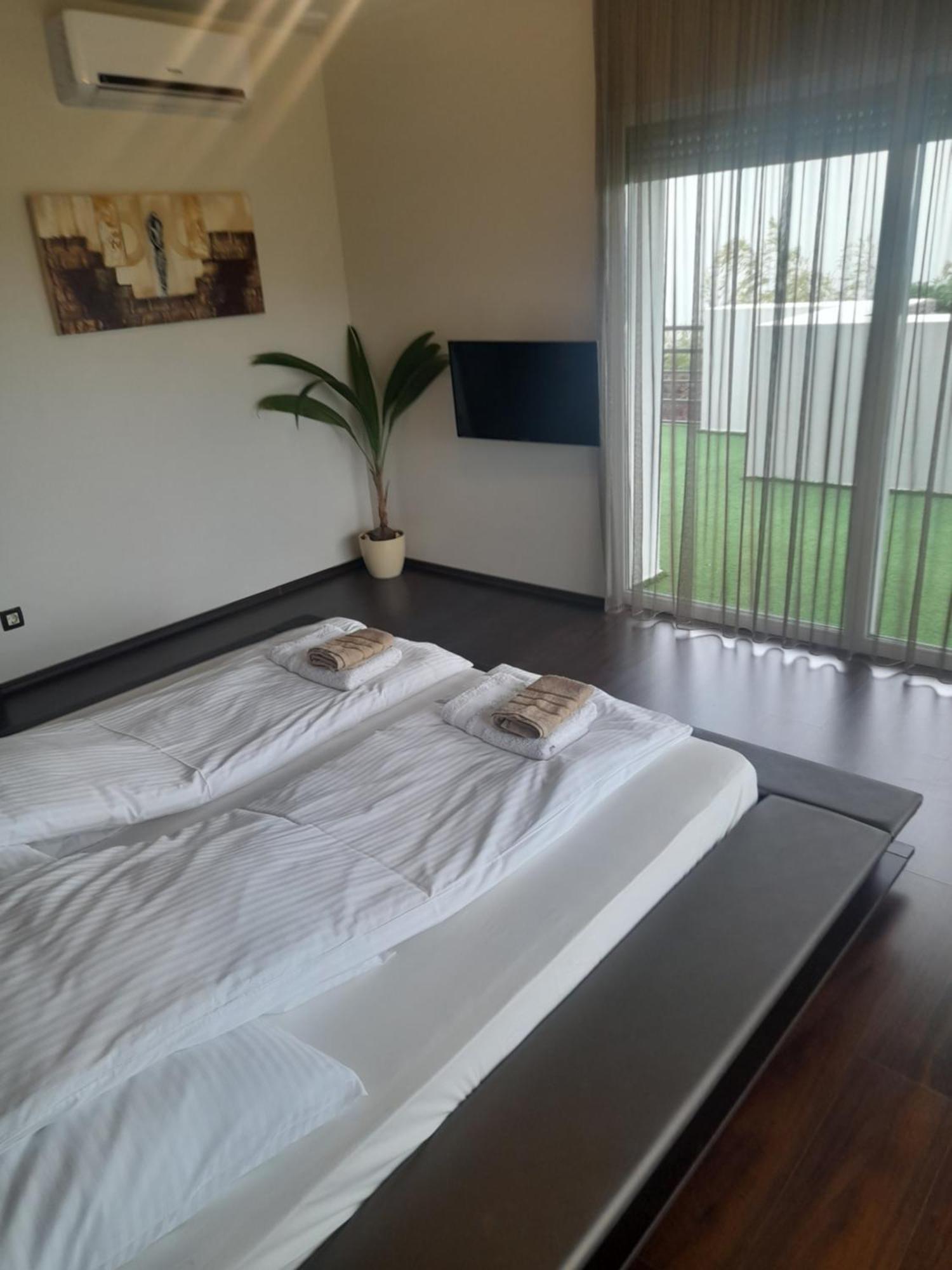 Private Family Villa Budaors Ngoại thất bức ảnh